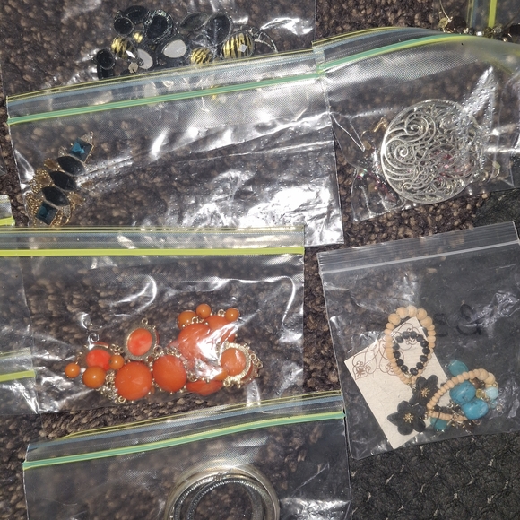 Assorted Jewelry Collection - Picture 4 of 7